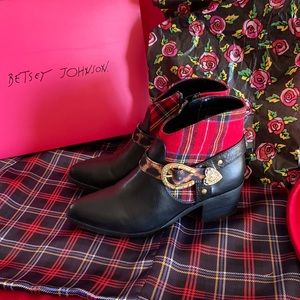NWOT  Betsy Johnson Western style boots S 7.5 New without tags and box
